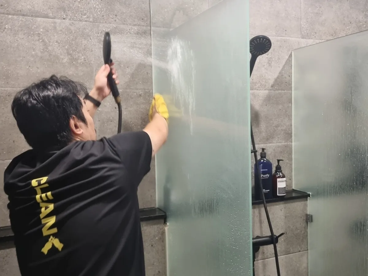 은평구 증산동 헬스장 복도·대기 동선 야간 위생청소 사례 - 행진크린