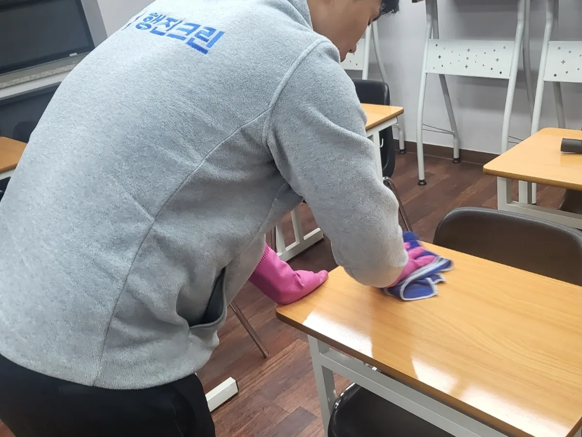은평구 역촌동 강의실 책상·집기 위생 청소 사례 - 행진크린