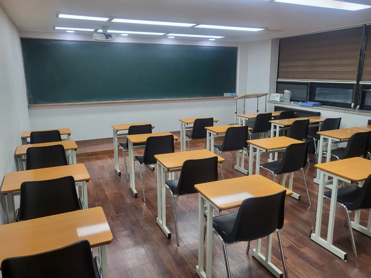 은평구 녹번동 학원 컴퓨터실 장비 주변 정밀 위생청소 사례 - 행진크린