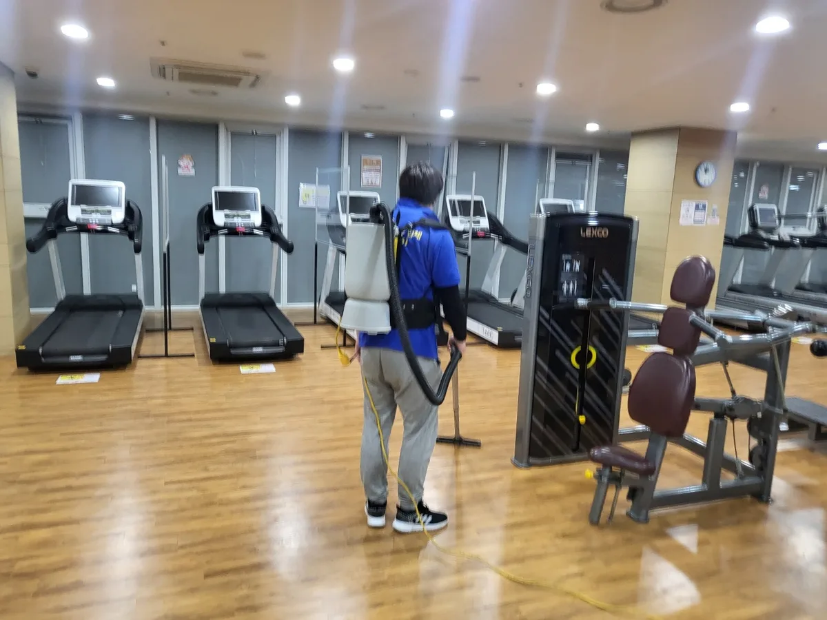 은평구 녹번동 헬스장 샤워실 장비 주변 정밀 위생청소 사례 - 행진크린
