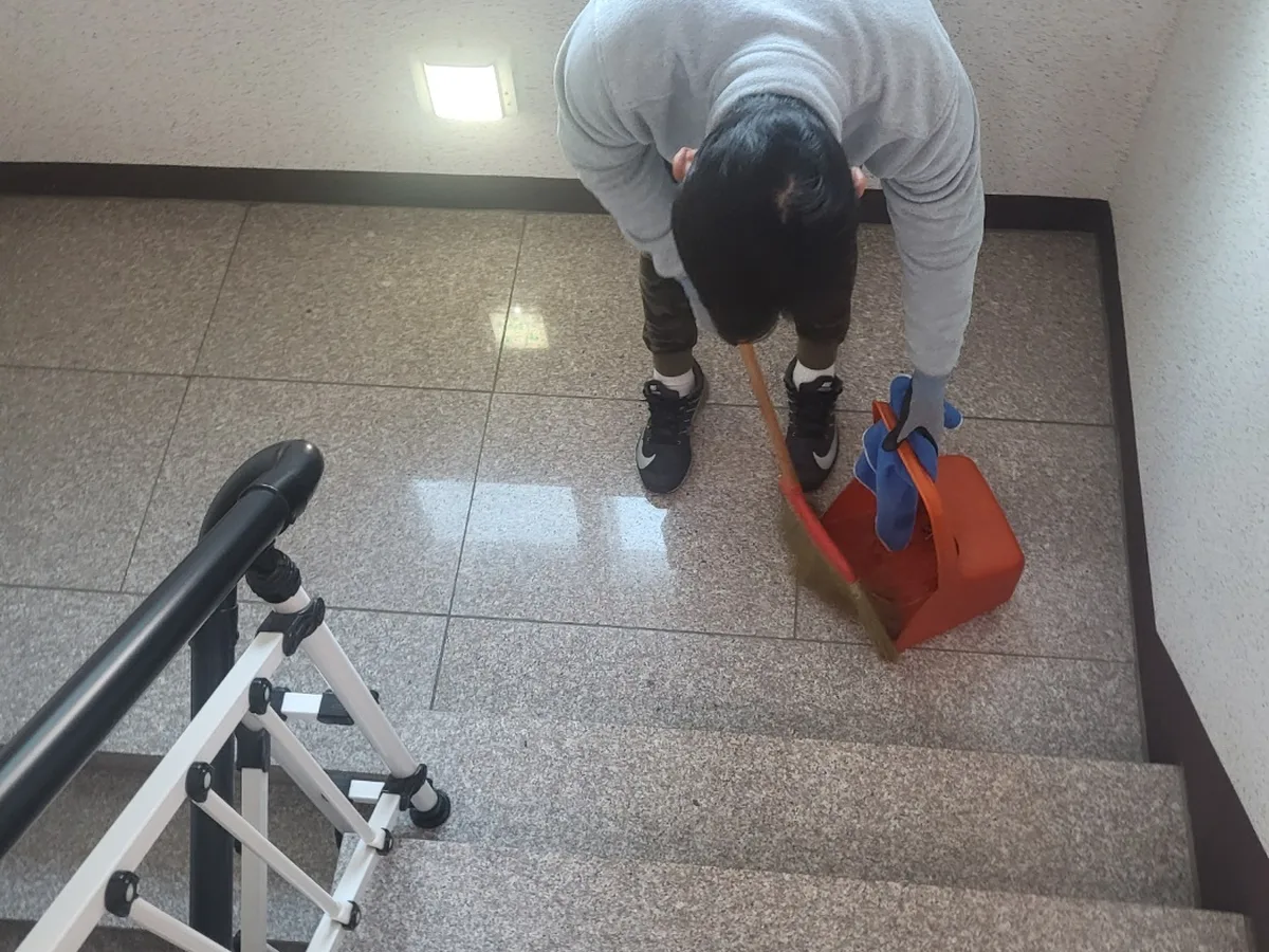 은평구 녹번동 건물 공동현관 장비 주변 정밀 위생청소 사례 - 행진크린