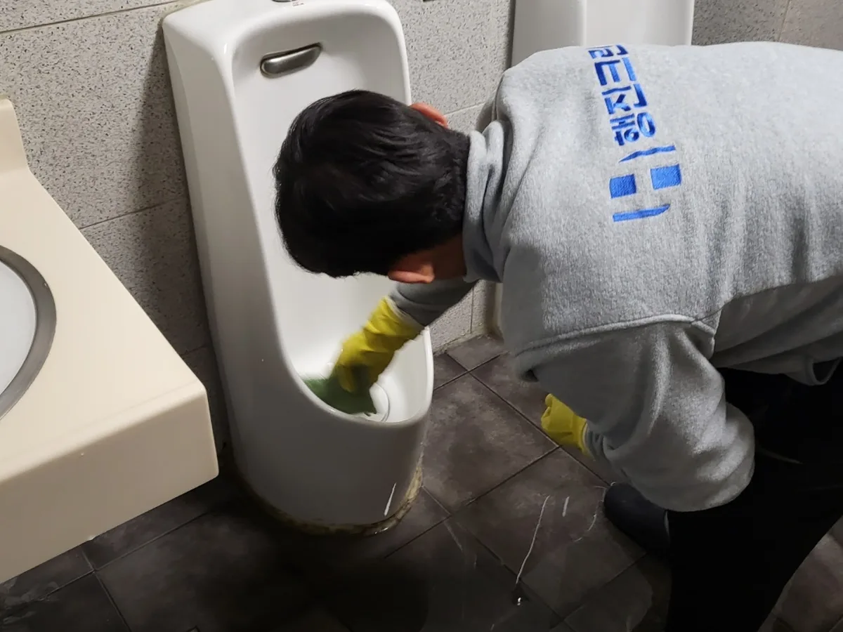 은평구 대조동 학원 화장실 세면대 살균 위생청소 사례 - 행진크린